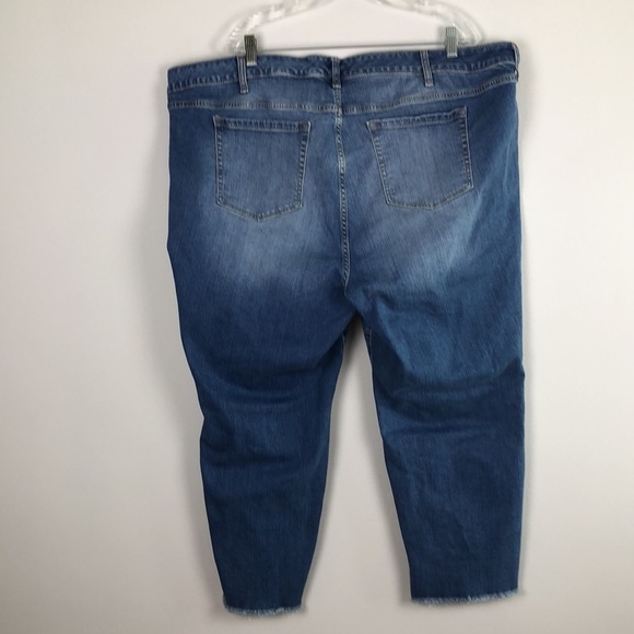 TORRID Cropped Botfriend Mid Rise Blue Denim Stretch Size 26 Straight Leg Jeans - Picture 10 of 16